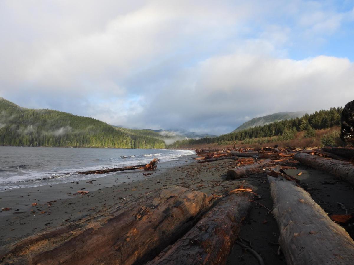 Remote Renfrew Riverside Retreat Hotel Port Renfrew Esterno foto