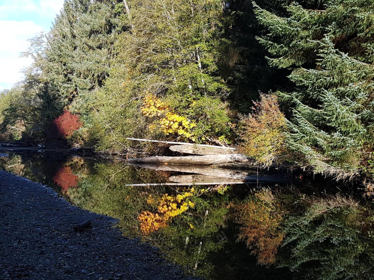 Remote Renfrew Riverside Retreat Hotel Port Renfrew Esterno foto